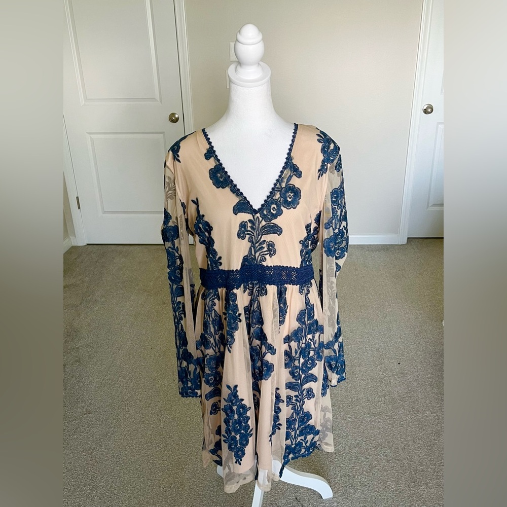 NWOT A Beautiful Soul Beige and Blue Embroidered Dress Size A=L/XL
